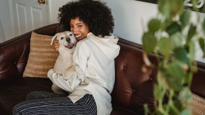 Hund og barn i samme hjem: slik bygger du gode rutiner fra dag én